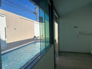 Casa em Cabo Frio - piscina e churrasqueira, 02 quartos