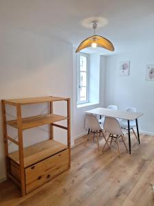 Appartements Notre Dame 5 - Vue privilegiee sur la Loire - Hypercentre - 2 chambres : photos des chambres