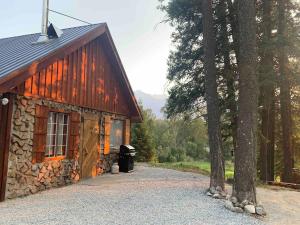 Entire Cordwood House 5 minutes south of town