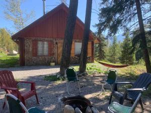 Entire Cordwood House 5 minutes south of town