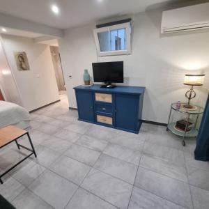Spacious studio full of charm, recently updated