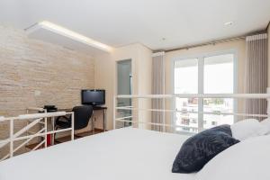 IP3 - Bhaus Loft Duplex Morumbi - Black & White - 50m2 - Linda Vista 13o andar - Academia - Piscina - Vaga de Garagem