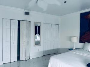 Sunrise Penthouse ocean view terrace beach few steps away SOBE