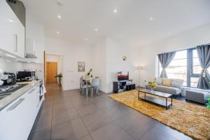 2 Bed Oasis London Flat-O2-Excel-Canary Wharf- Shops- Trains -Free Parking,Wifi 500mb & Flex Check In