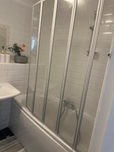 The Randolph New Cosy 3BR Apartment Free Parking Short walk to MK Central Shopping Mall
