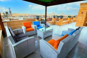 THREE GOLDEN PYRAMiDS HOTEL