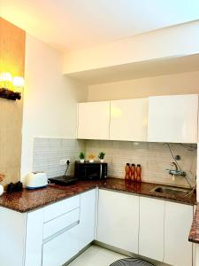 Aura 12 1BR Service Apartment