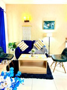 Aura 12 1BR Service Apartment