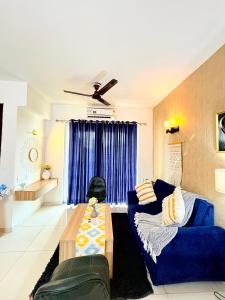 Aura 12 1BR Service Apartment