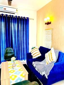 Aura 12 1BR Service Apartment