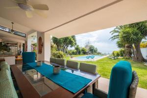 Beachfront- Private pool and design img10