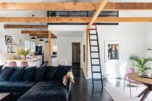 FOUNDERS COTTAGE - 2 room with kitchennete