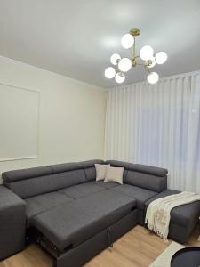 Cityline Apartment - Steps from Station & Center