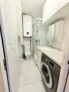 Marais Side Apartment Paris 11e