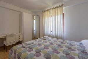Apartments with parking space Novigrad - 7135