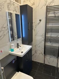 Stylish 3 bed 2 bath ground floor main door flat in Marchmont