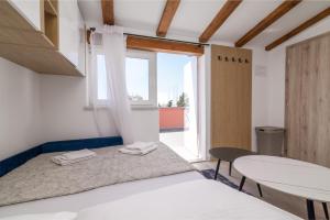 Apartments by the sea Pula - 24381