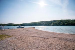 Apartments with parking space Vrpolje, Sibenik - 24474