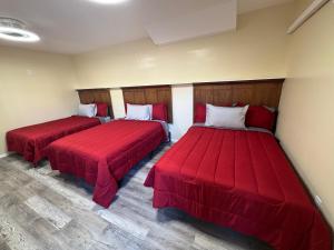 Basic Triple Room room in Apache Motel