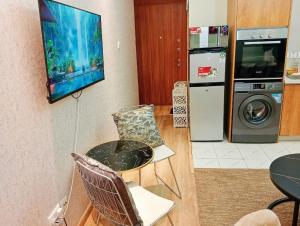 Charming cosy one bed condo with heated pool