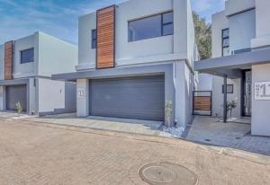 Prime 3 Bedroom Bryanston Townhouse in Secure Estate