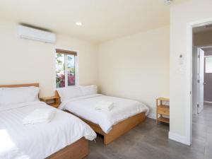 Gated & remodeled 2b2b house 3373