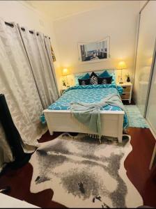 Guest room with private bathroom and living space