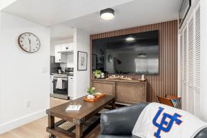 Modern & Stylish Condo Near UF, Shands & VA