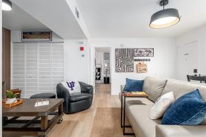 Modern & Stylish Condo Near UF, Shands & VA