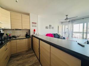 Saint-Cyprien : T2 moderne avec loggia et parking - FR-1-309-506