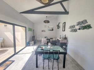 Maison rénovée avec jardin et terrasse au cœur de La Chaume, proche plage, WiFi - FR-1-92-944