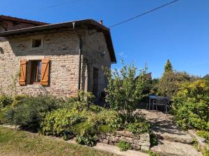Maisons de vacances Gite paisible avec jardin et possibilite d-animaux a Gruey-les-Surance - FR-1-589-814 : Maison de Vacances