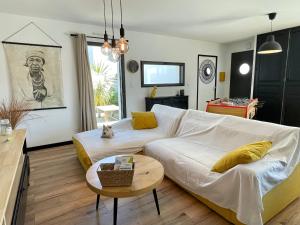 Maisons de vacances Maison neuve pour couple pres plage des Dunes avec parking - FR-1-231-338 : photos des chambres