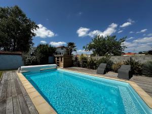 Maisons de vacances Maison avec jardin et terrasse, proche mer - FR-1-709-98 : photos des chambres