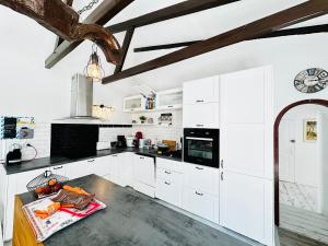 Maisons de vacances Maison avec jardin et terrasse, proche mer - FR-1-709-98 : photos des chambres