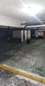 Apartamento vila tupi - área gourmet - 1 quadra da praia