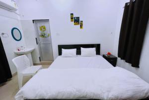 HOTEL ASHOKA # AASHRAM Near Ramjanam Bhoomi and Temple - A Premium Homestay In Ayodhya