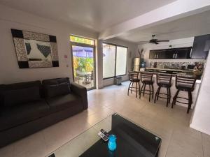 blue angel 1 aunos pasos de la 5 av