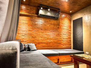 Korean Industrial Vibe, Spacious Home, 8-12 Guests