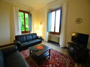 Lovely holiday home in Montefiridolfi with hill view