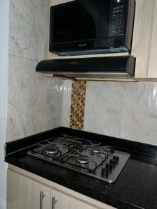 Amplia y cómoda 4 hab 6 camas doble parqueo