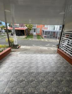 Amplia y cómoda 4 hab 6 camas doble parqueo