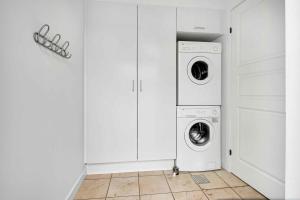 Cozy, Central House Near The Sea