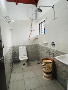 SkyScape Homestay- Best Homestay near to falls ettina bhuja treaking, devaramane, bettadhabiraveshvara