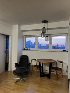 Apartment in the center with city skyline