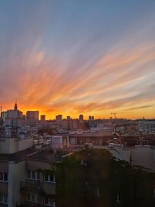 Apartment in the center with city skyline