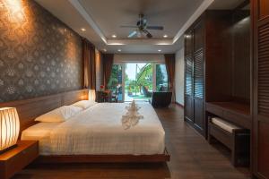 V269 Yamu Sunset Villa 3BR Sea View Pool Retreat