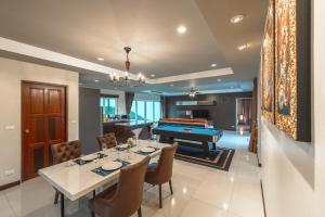 V181 Yamu Sunset Villa 3BR Sea View Pool Retreat