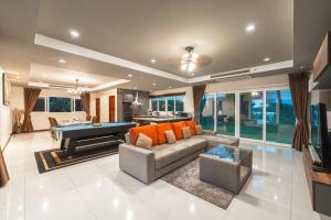 V181 Yamu Sunset Villa 3BR Sea View Pool Retreat