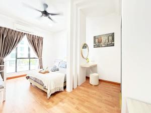 PLATINO Latest Pool View Family 3 BR Suite, Next to Paradigm Malls new Theme park, Escape JB